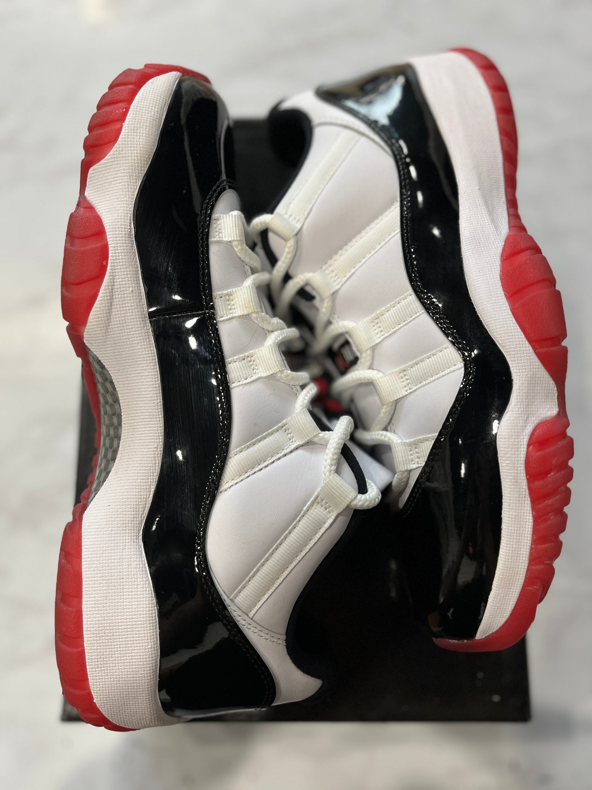 Jordan 11 Retro Low Concord Bred PRE-OWNED