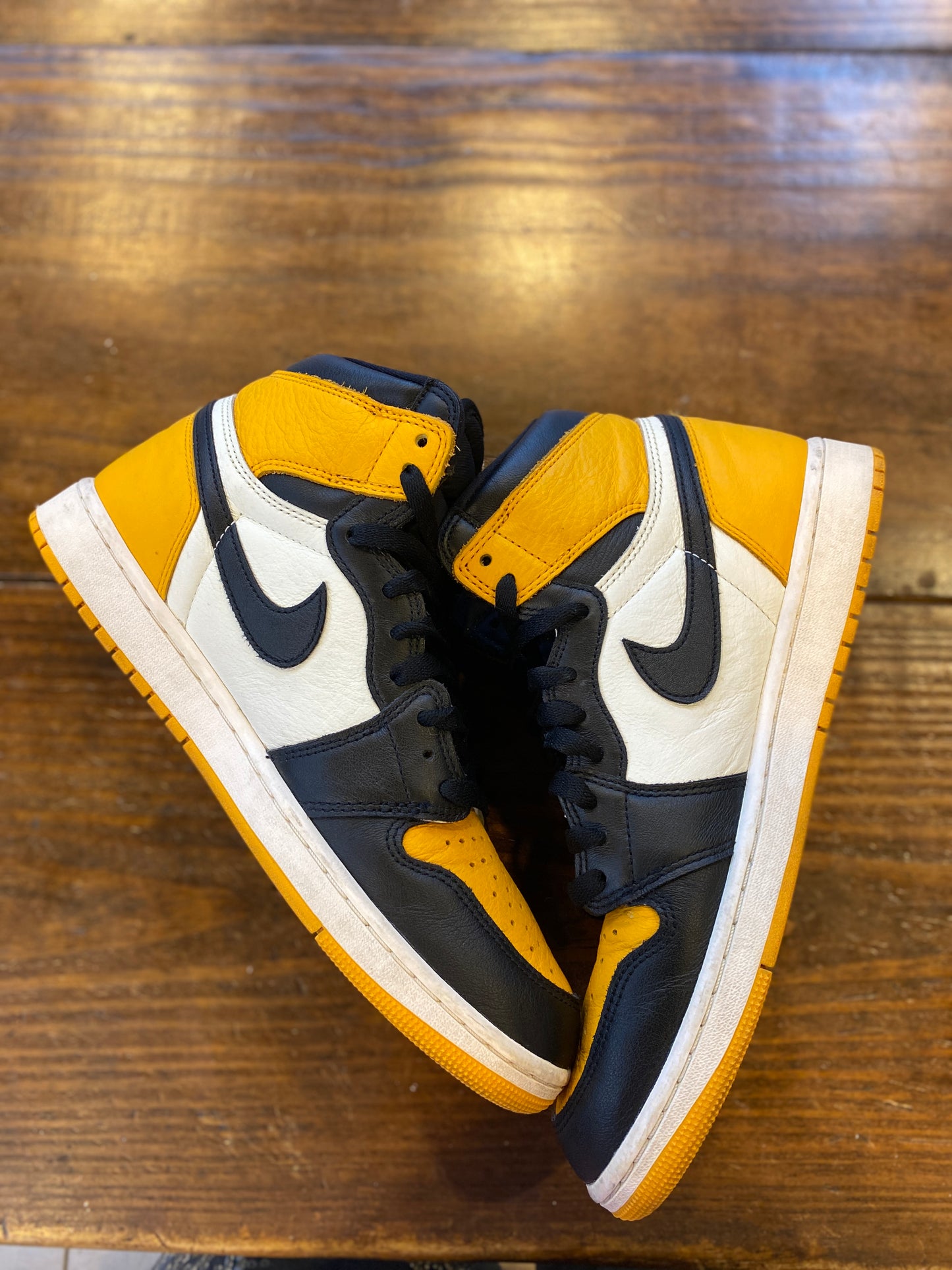 Jordan 1 Retro High OG Taxi PRE-OWNED