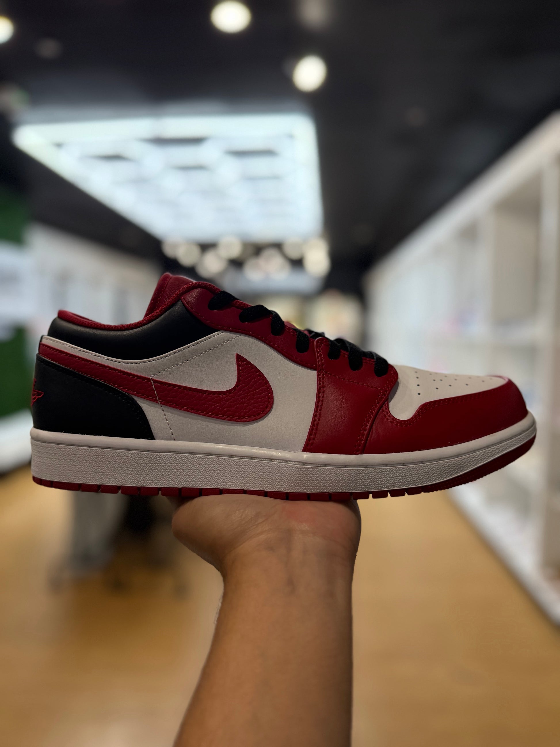Jordan 1 Low Bulls PRE-OWNED