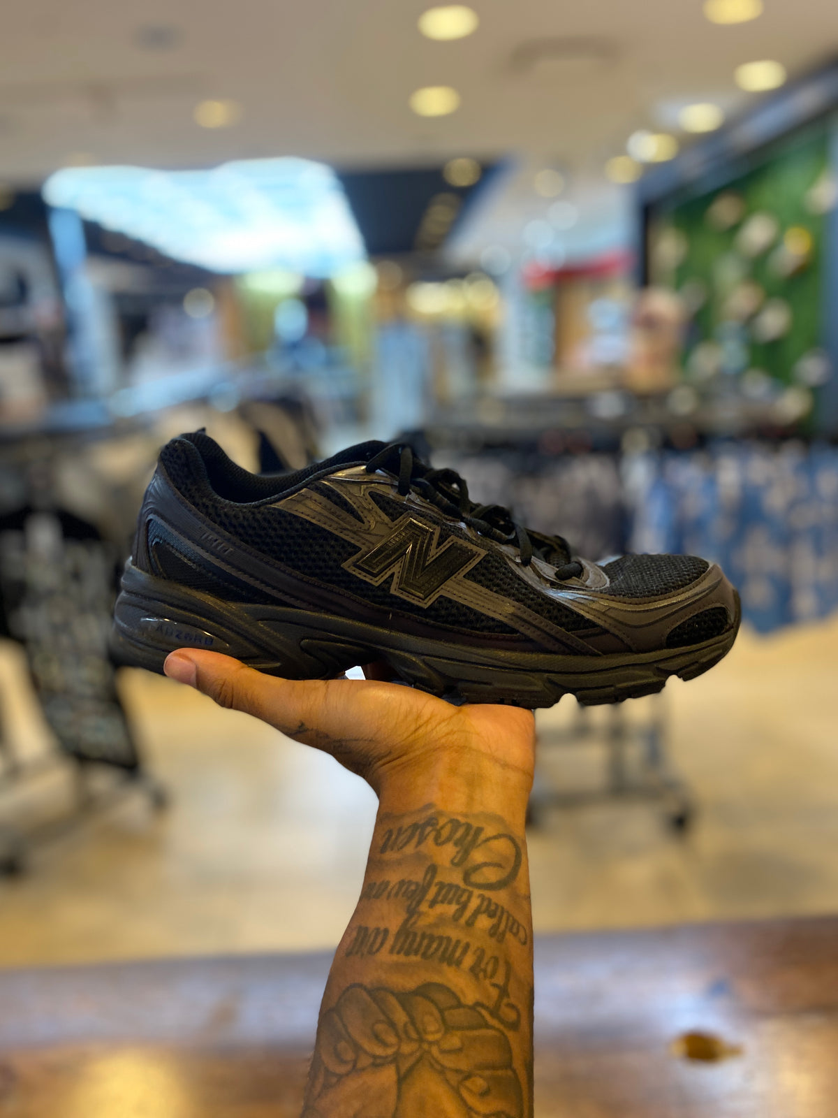 New Balance 740 Triple Black PRE-OWNED