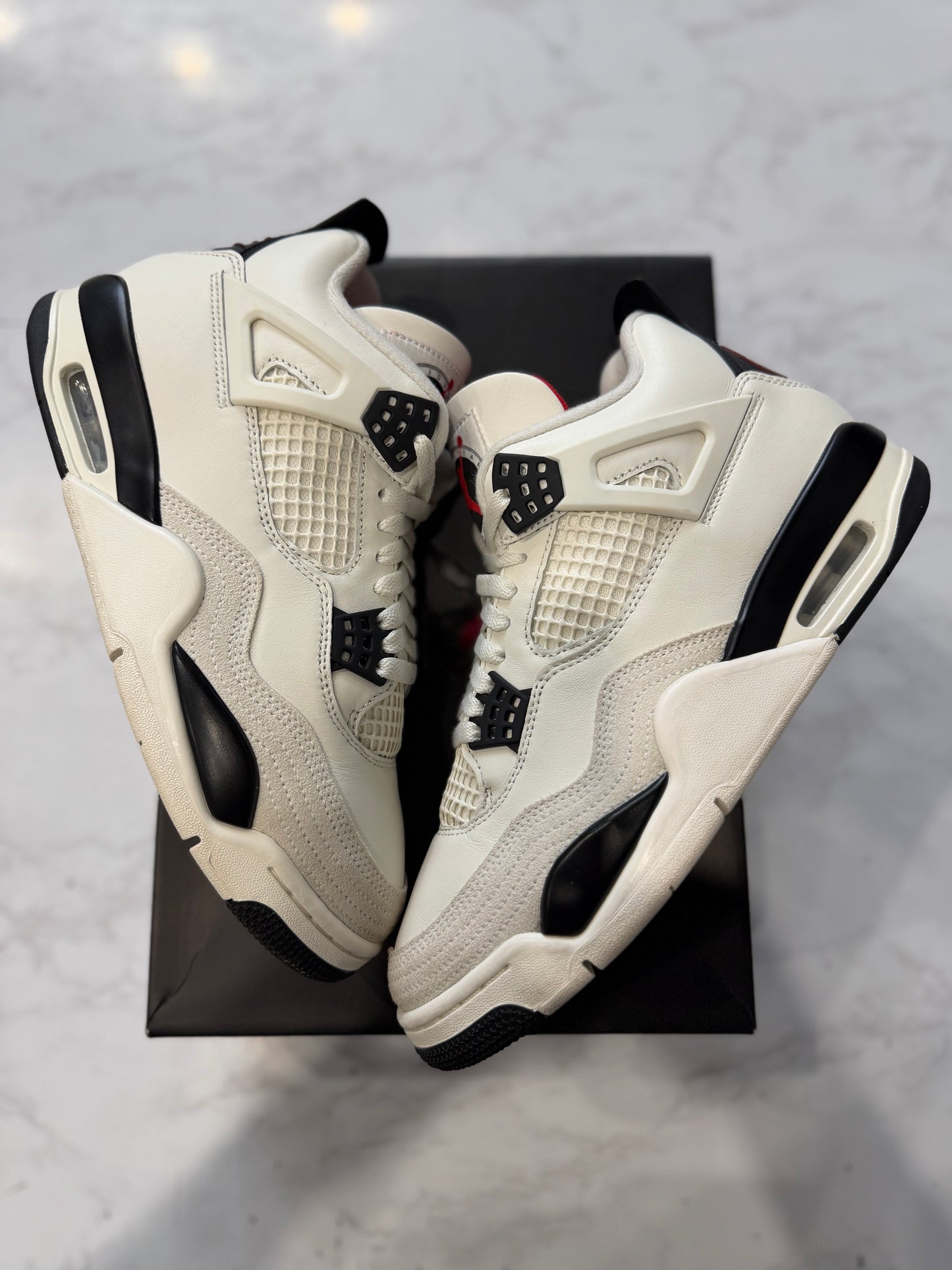 Jordan 4 Retro OG Flight Club PRE-OWNED