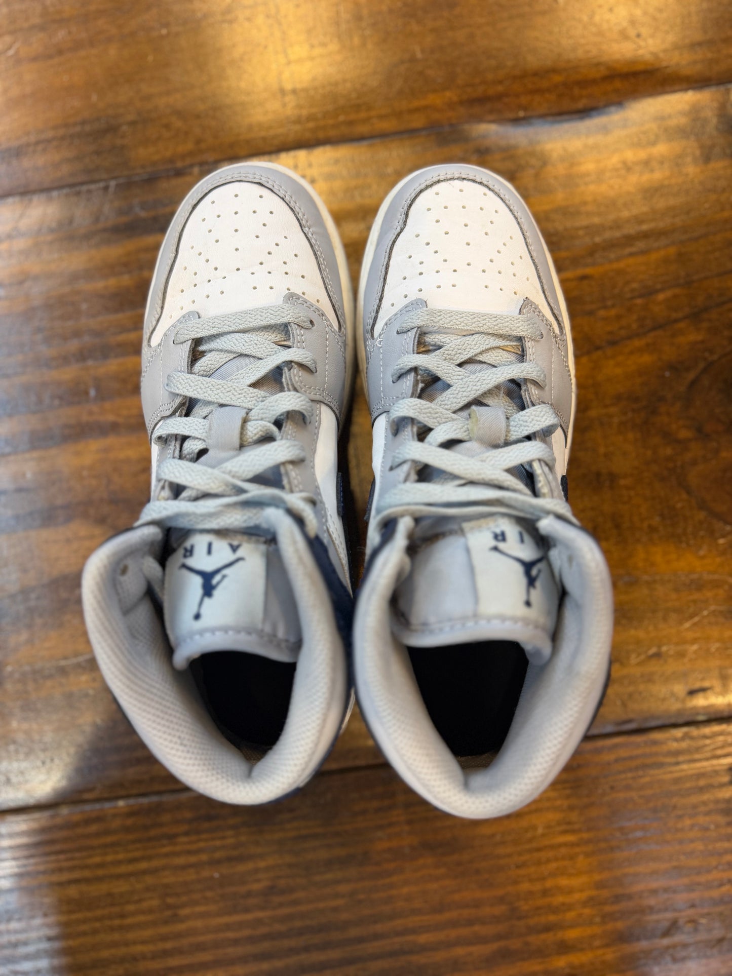 Jordan 1 Mid Wolf Grey Midnight Navy (GS) PRE-OWNED