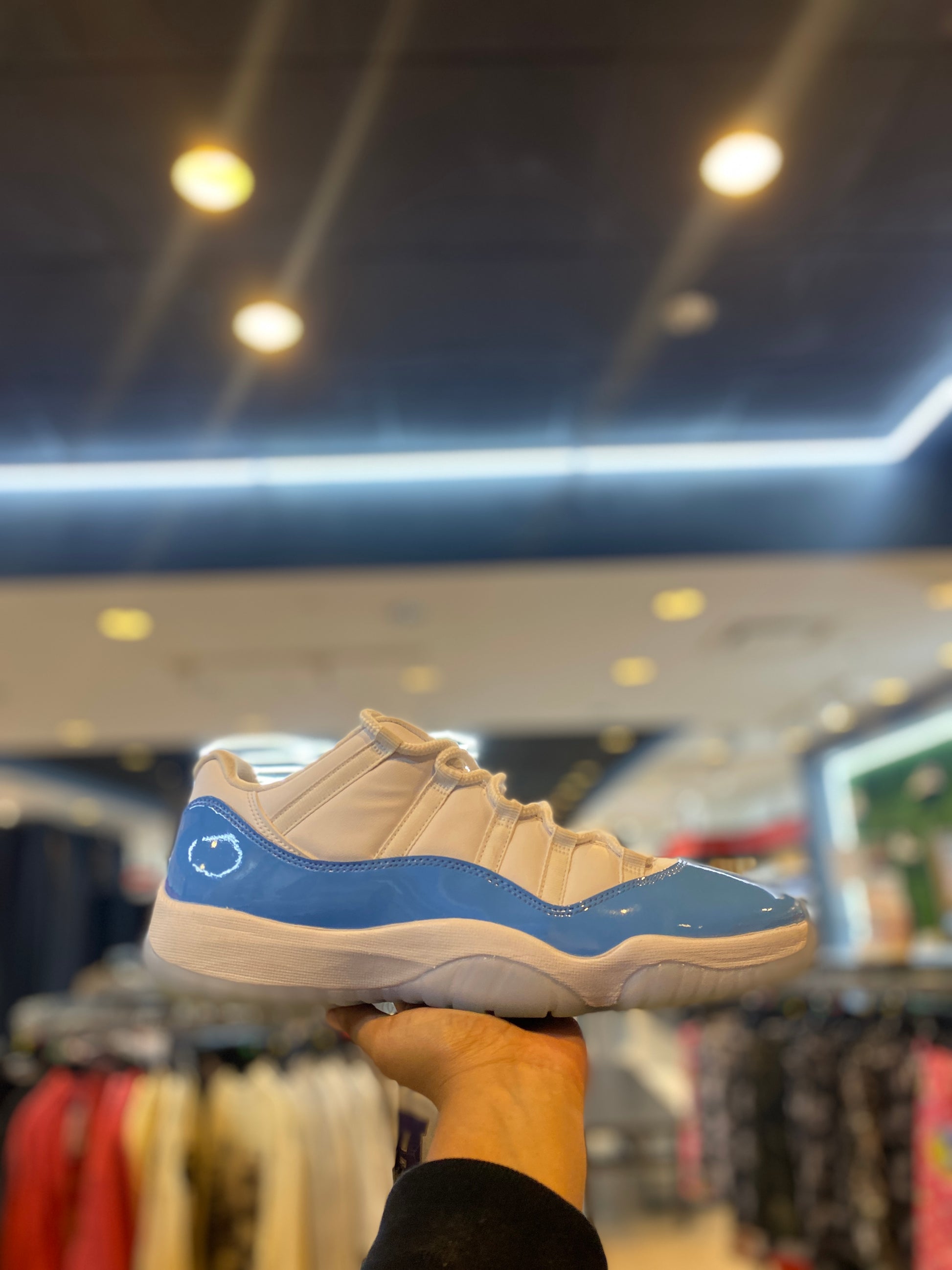 Jordan 11 Retro Low University Blue (2026) PRE-OWNED