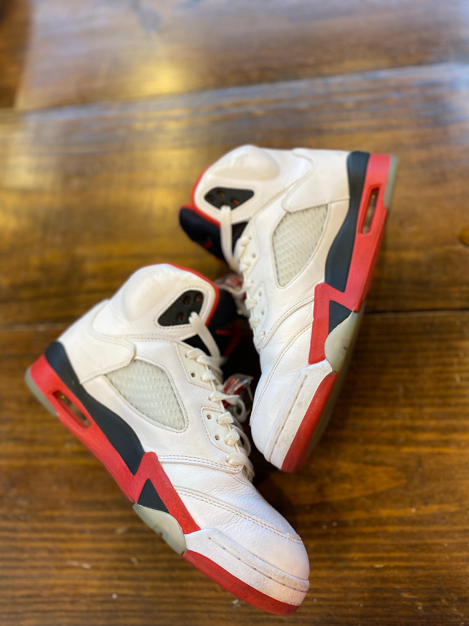 Jordan 5 Retro Fire Red Black Tongue (2025) PRE-OWNED