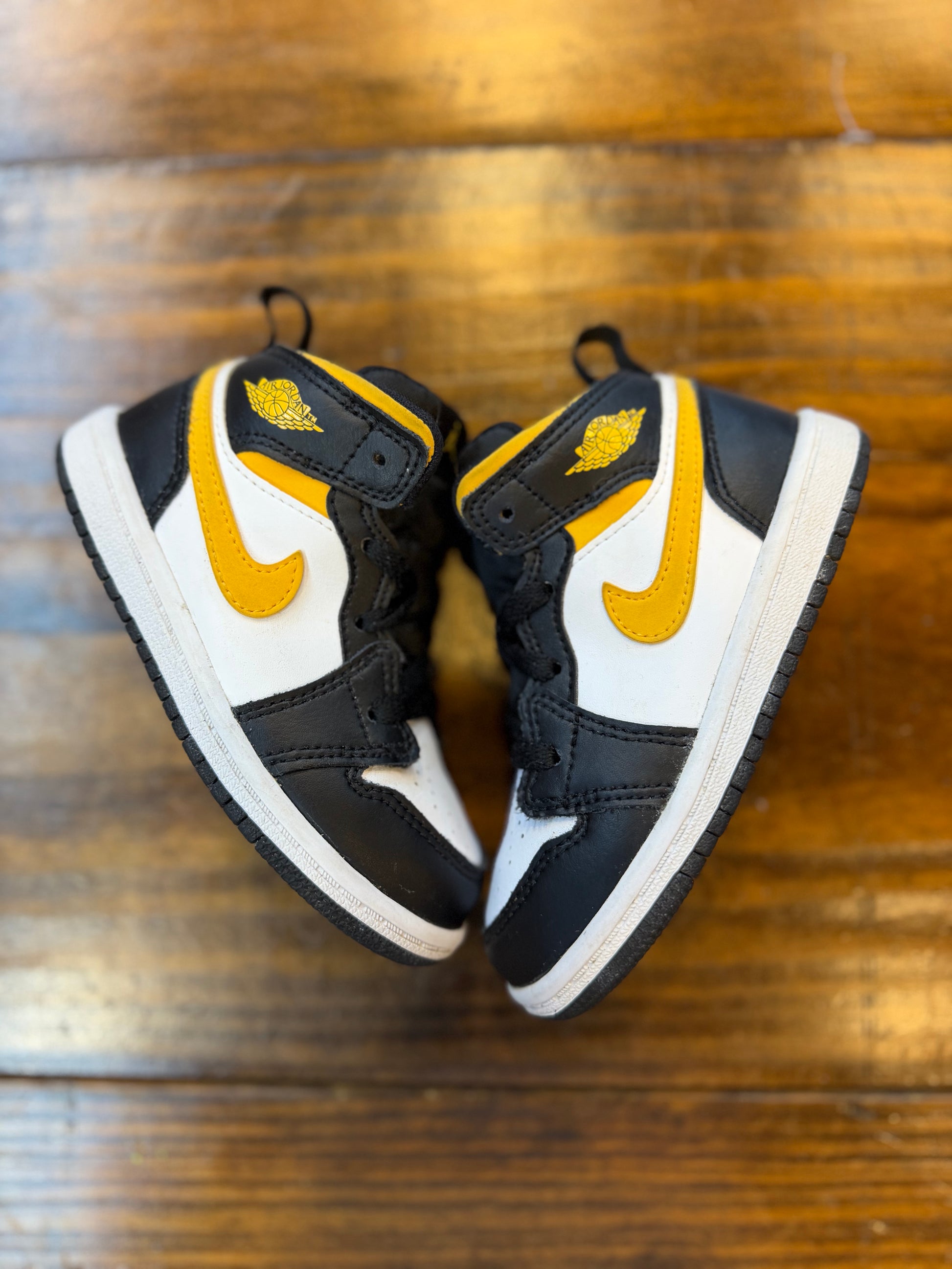 Jordan 1 Mid Black University Gold (TD) PRE-OWNED