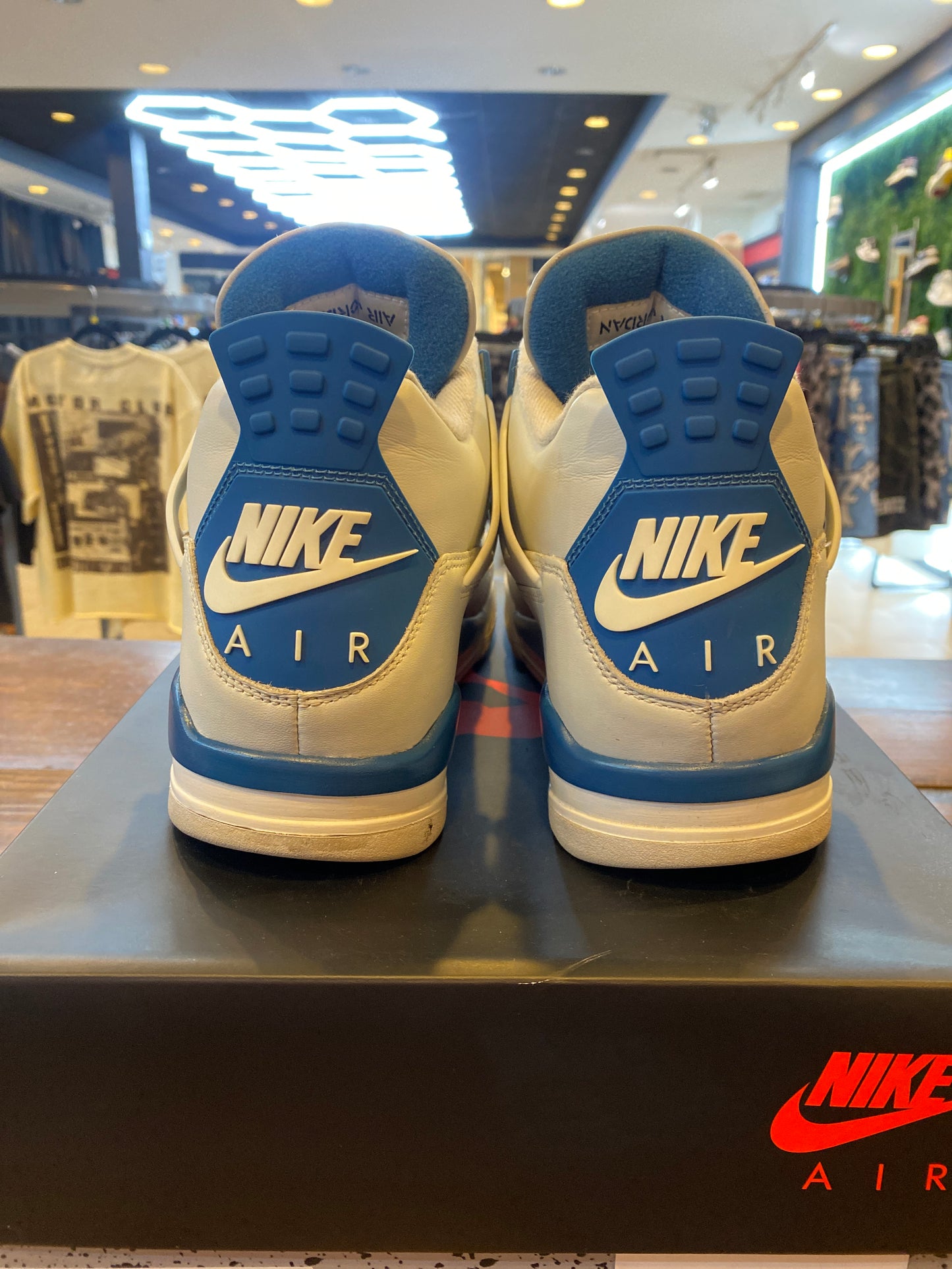 Jordan 4 Retro Military Blue (2024) PRE-OWNED