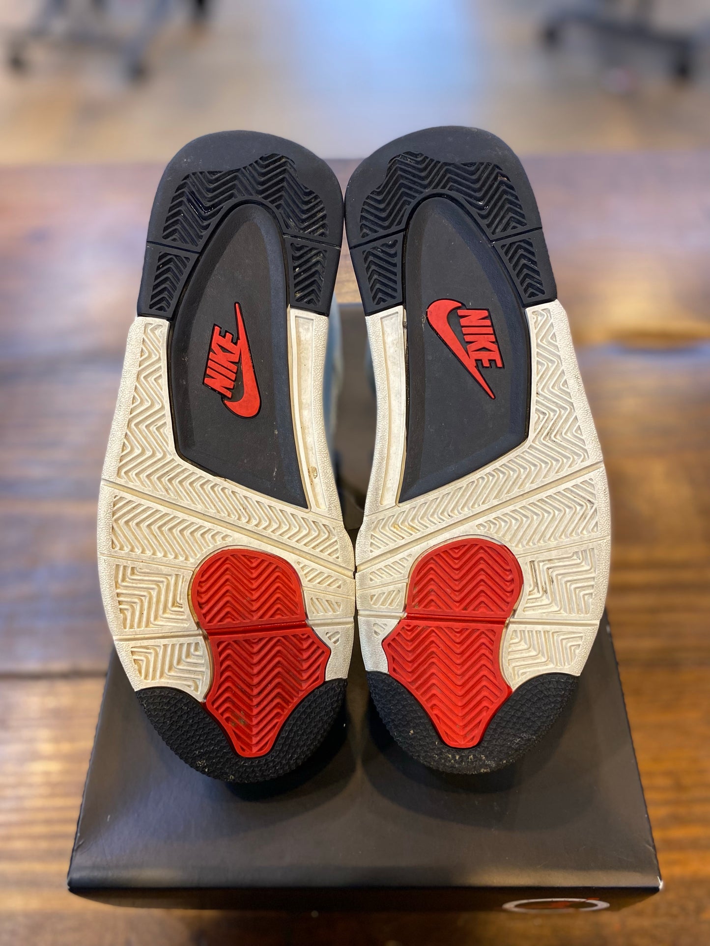 Jordan 4 Retro OG Flight Club PRE-OWNED