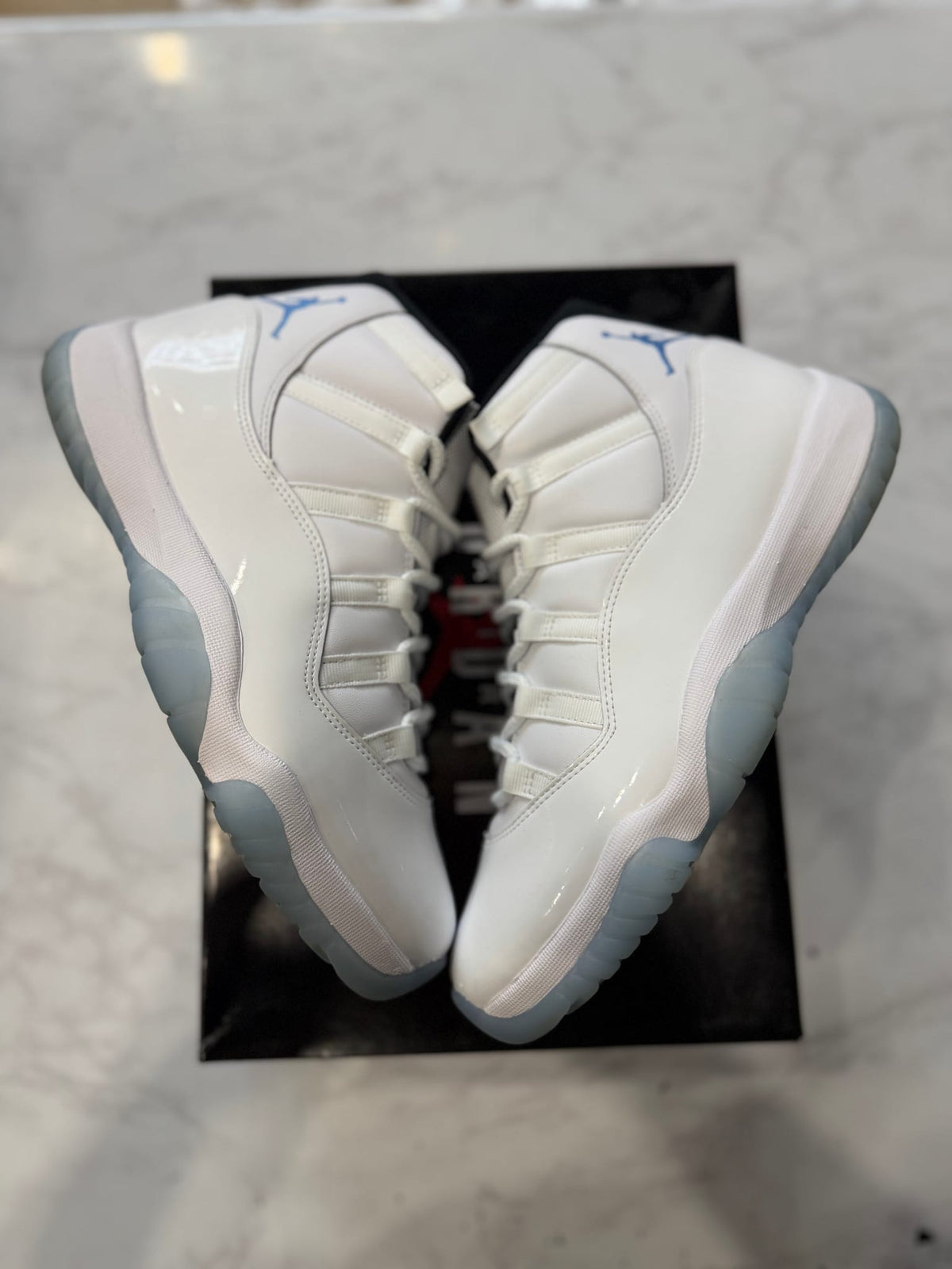 Jordan 11 Retro Legend Blue (2024) PRE-OWNED