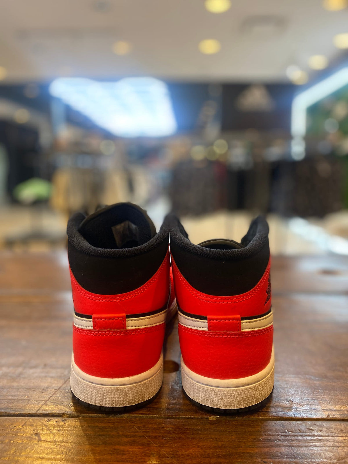 Jordan 1 Mid Infrared 23 PRE-OWNED