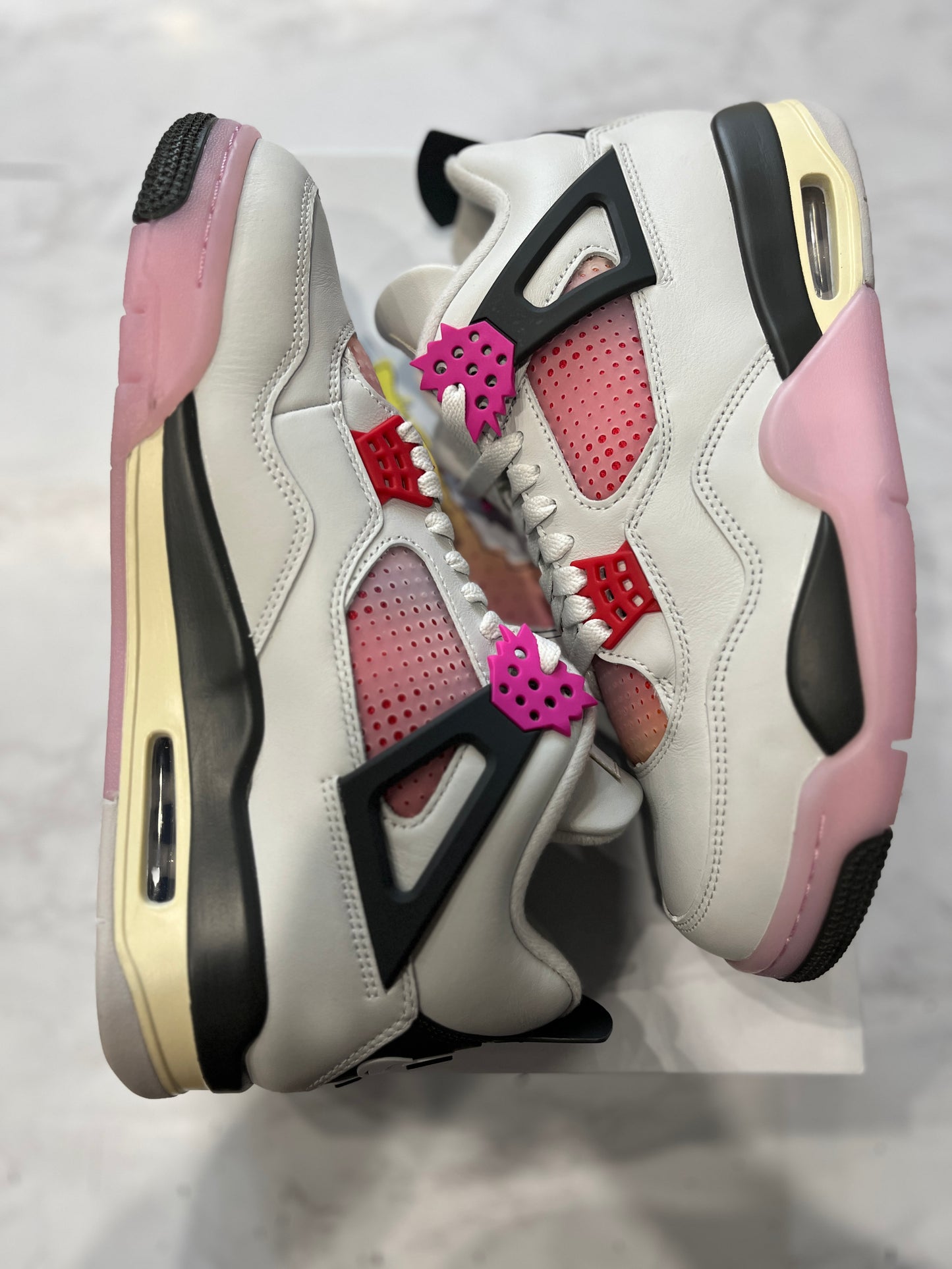 Jordan 4 Retro Comic PRE-OWNED
