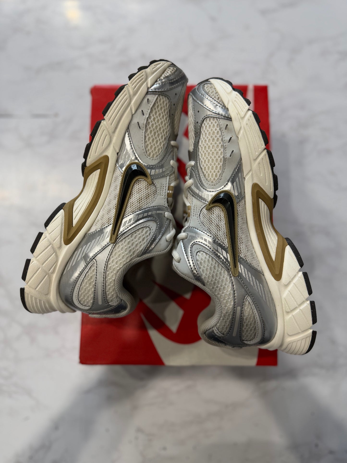 Nike V5 RNR Parachute Beige Metallic Pewter PRE-OWNED