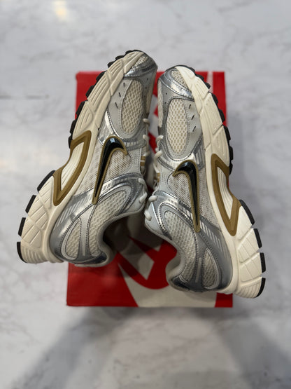 Nike V5 RNR Parachute Beige Metallic Pewter PRE-OWNED