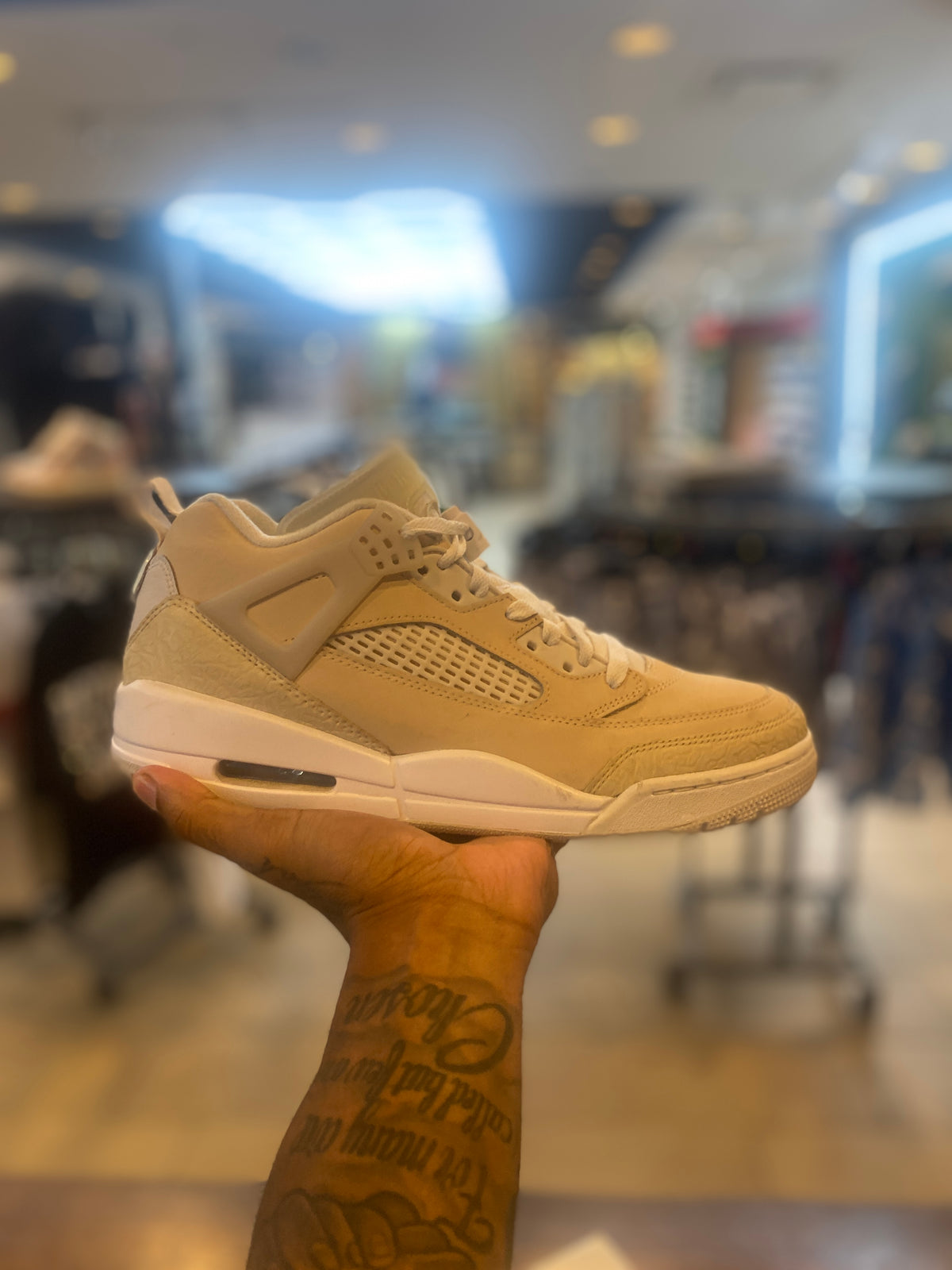 Jordan Spizike Low Sanddrift White PRE-OWNED