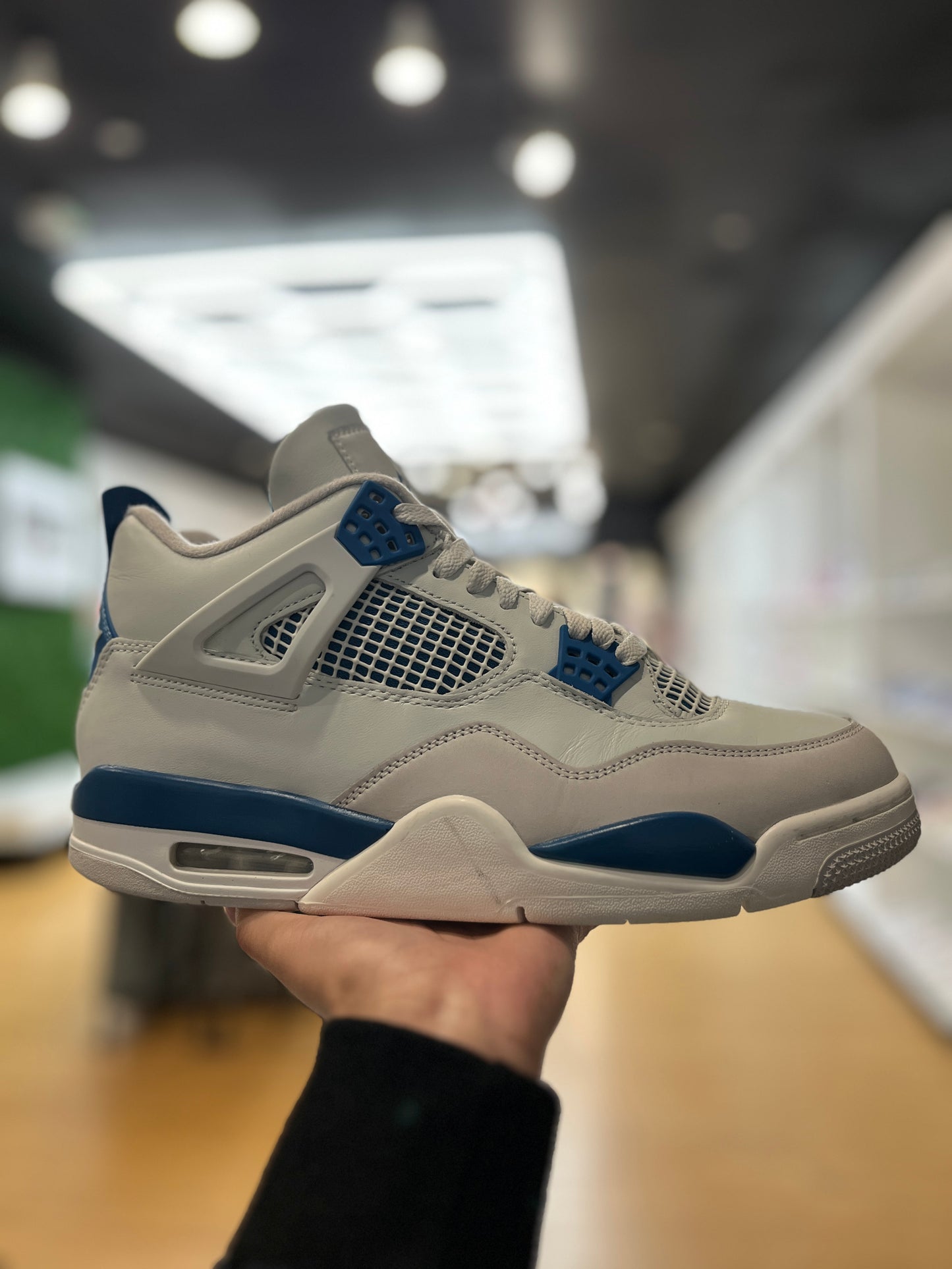 Jordan 4 Retro Military Blue (2024) PRE-OWNED