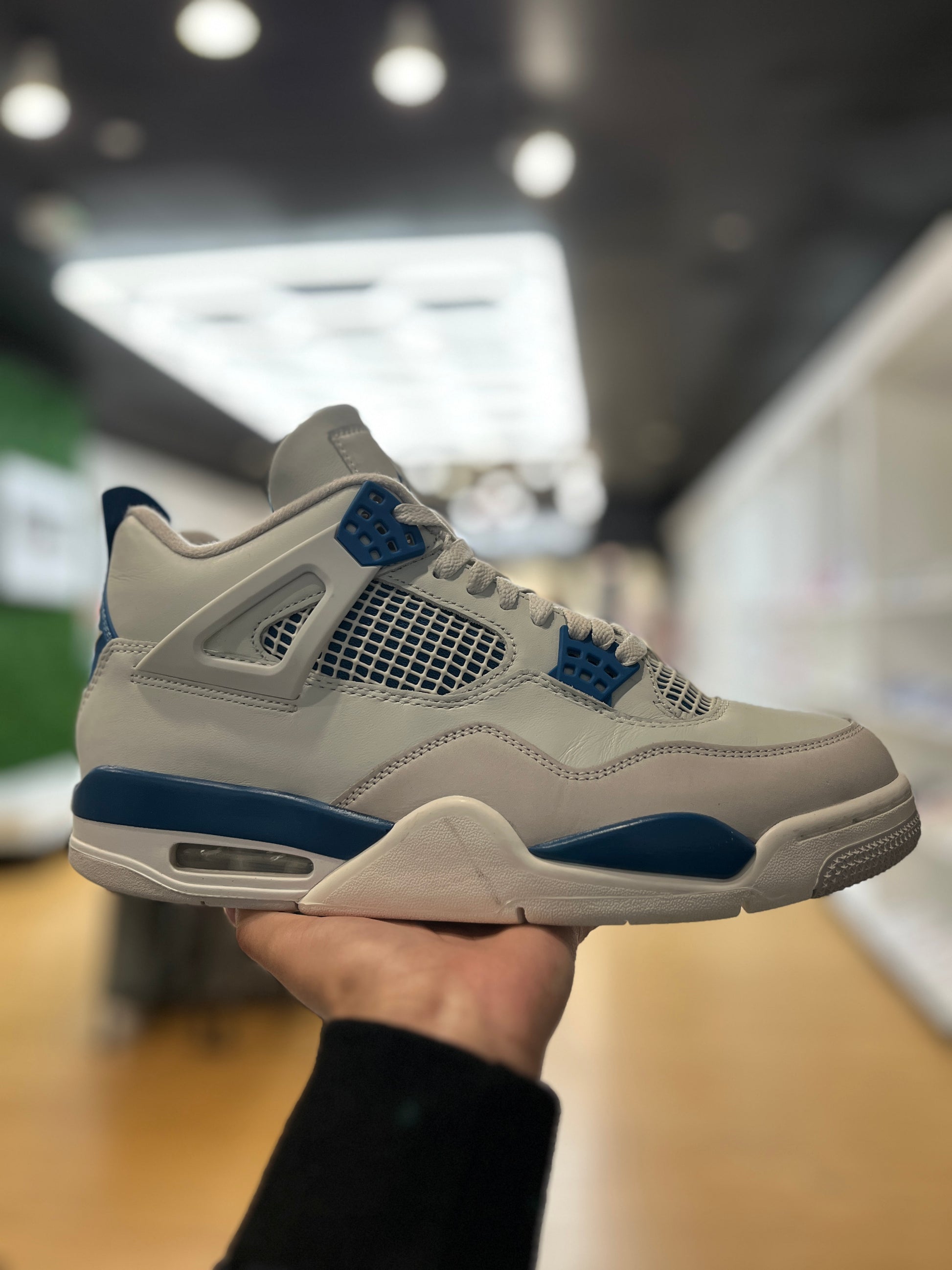 Jordan 4 Retro Military Blue (2024) PRE-OWNED