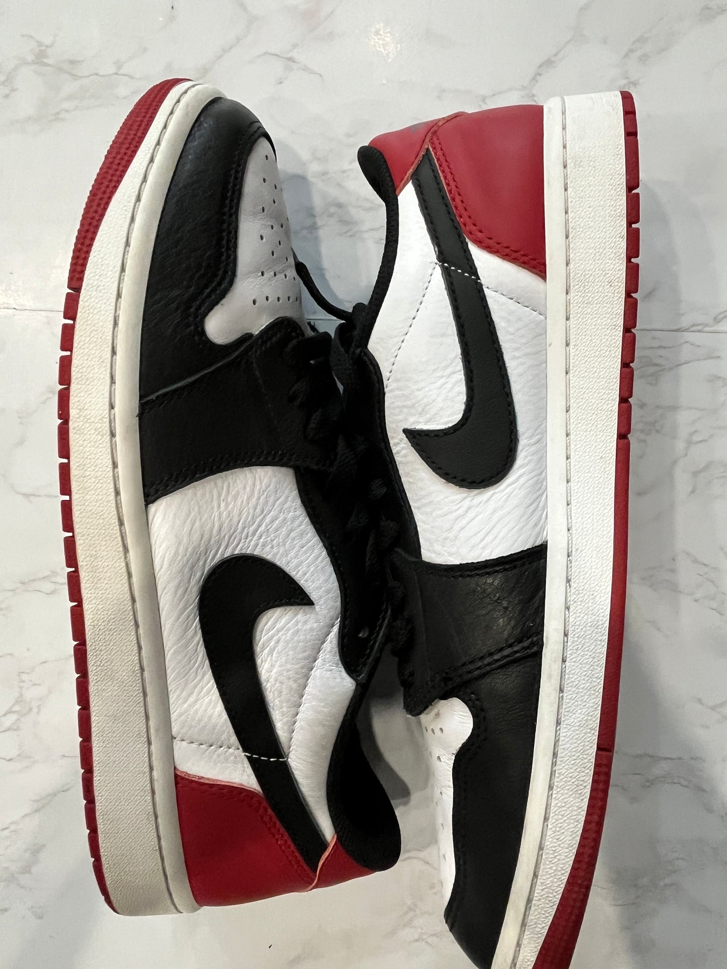 Jordan 1 Retro Low OG Black Toe (2023) PRE-OWNED